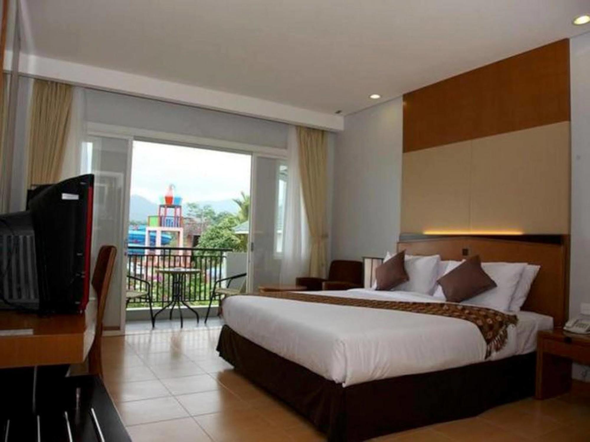 Green Valley Resort Пурвокерто Экстерьер фото